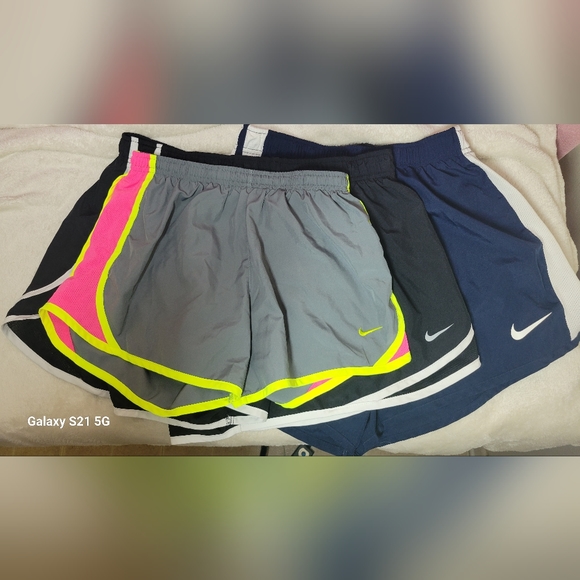 Womens Nike DriFit Shorts - Picture 4 of 4